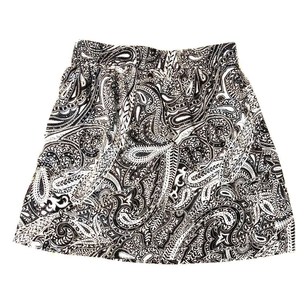 Paisley blank and white skirt.